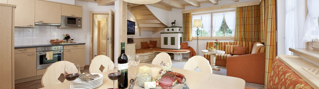 Viel Holz sorgt in den Alpenchalets Brugger für gemütliche Atmosphäre