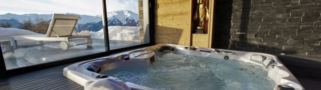 Wer würde es sich nicht gerne in diesem Whirlpool im Chalet Mont Soleil bei bester Aussicht gemütlich machen...