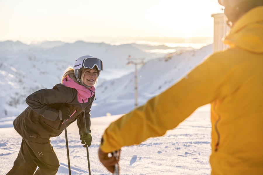 Genieße bestens präparierte Pisten und atemberaubende Ausblicke.