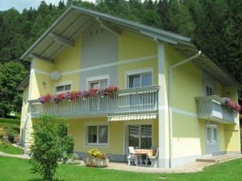 outdoor picture of the apartment building