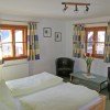 Gemütliches Doppelbettzimmer mit Blick auf das Wiedersberger Horn