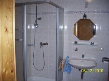 Bathroom with shower and wc
