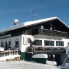 Gaestehaus am Berg in winter