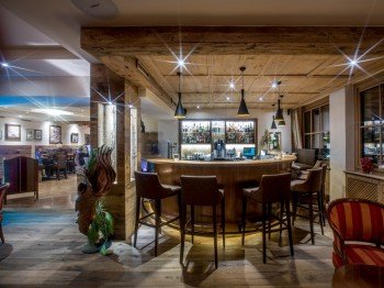 hotel bar