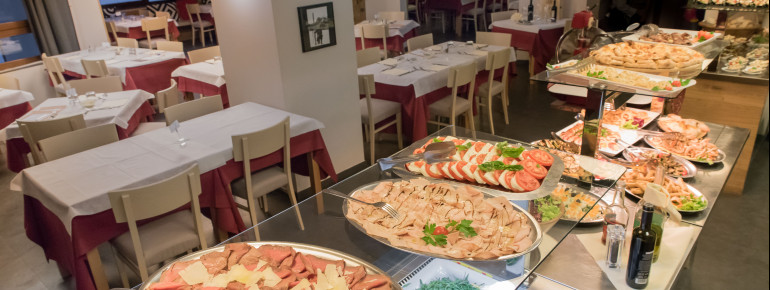 dining room - starter buffet