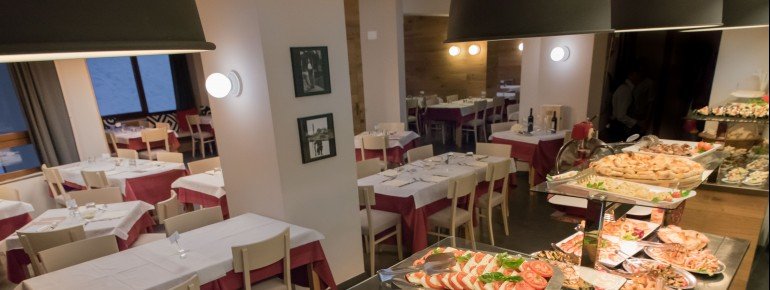 dining room - starter buffet