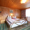 Schlafzimmer mit Doppelbett