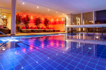 Innenpool mit Gegenstromanlage