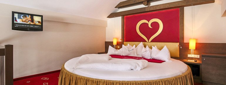 Galerie-Suite mit rundem Bett