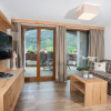 Schöner Wohnraum mit herrlicher Dachterrasse