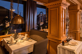 Restaurant mit Panoramablick auf die Bergwelt