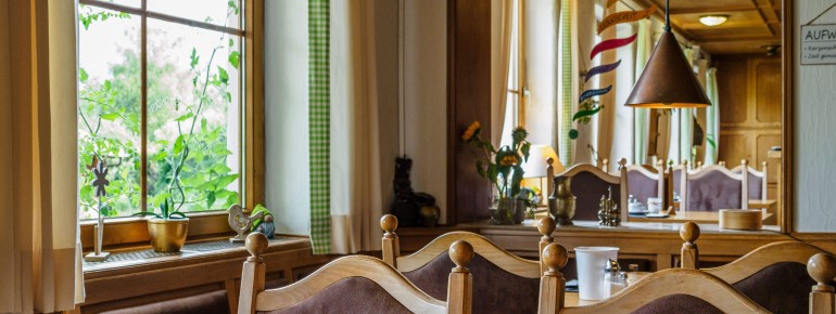 Frühstücks-Restaurant mit Blick in die Berge