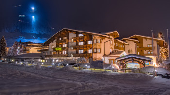 Alpenhotel Tirolerhof by night