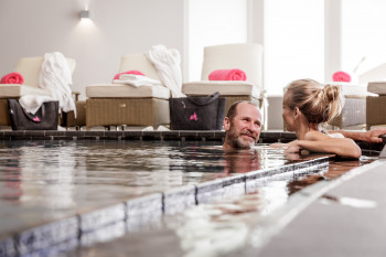 Relaxen im Schwimmbad
