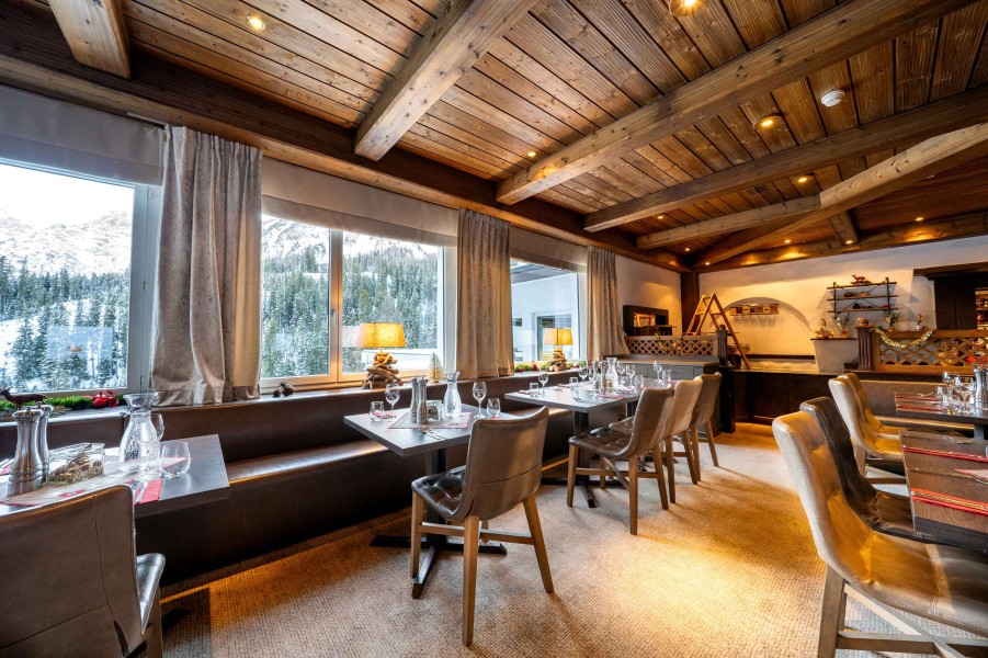 Im Restaurant werden regionale und internationale Gerichte, vegetarische und vegane Speisen serviert.
