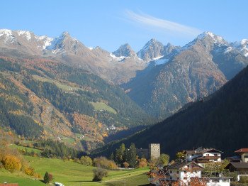Burg Berneck in der Nähe vom Möslehof