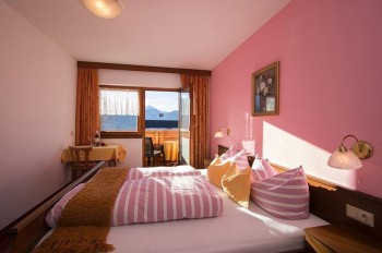 Schlafzimmer mit südseitigem Balkon
