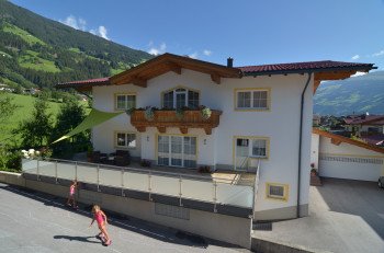 Apart Elfriede