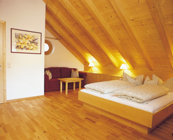 Schlafzimmer App. 8