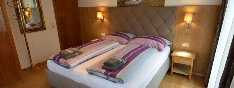 Apart Ahorn Schlafzimmer