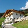 Hausansicht im Sommer