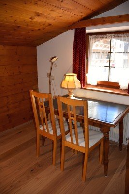 App Eisenspitze Tisch im Zimmer