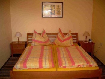 Schlafzimmer App.1