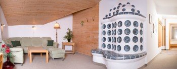 Wohnraum mit Kachelofen App 10