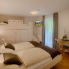 Schlafzimmer mit Hochbett // Löfflerblick - Apartments & Wellness