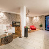 Hall Avita