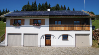 unser Ferienhaus im Sommer