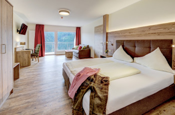 Neu: Doppel.-Familienzimmer TauernblickBalkon mit Panoramablick zum See