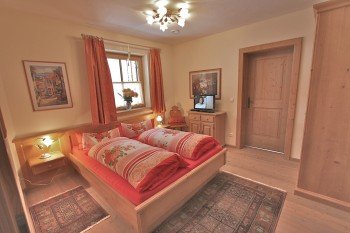 das dritte Schlafzimmer mit TV / DVD-player und eigenem Bad