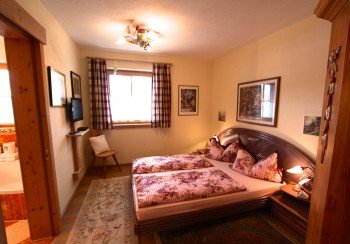 das zweite Schlafzimmer mit TV /DVD-player