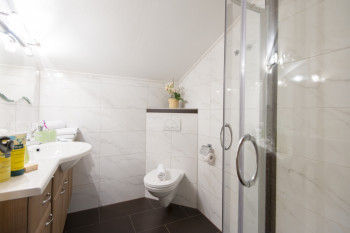 Ferienwohnung Bergblick - Bad mit Dusche/WC