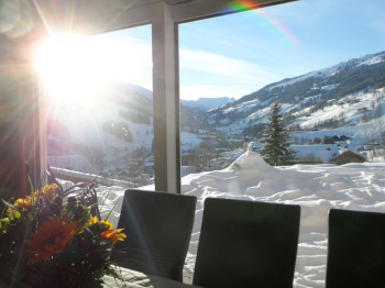Ausblick auf Saalbach von der Wohn-Küche Top5 - für 8-10 Personen