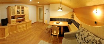Wohnzimmer in der Cesa Rabanser - Apartment NADIA in St.Ulrich-Gröden Dolomiten Italien