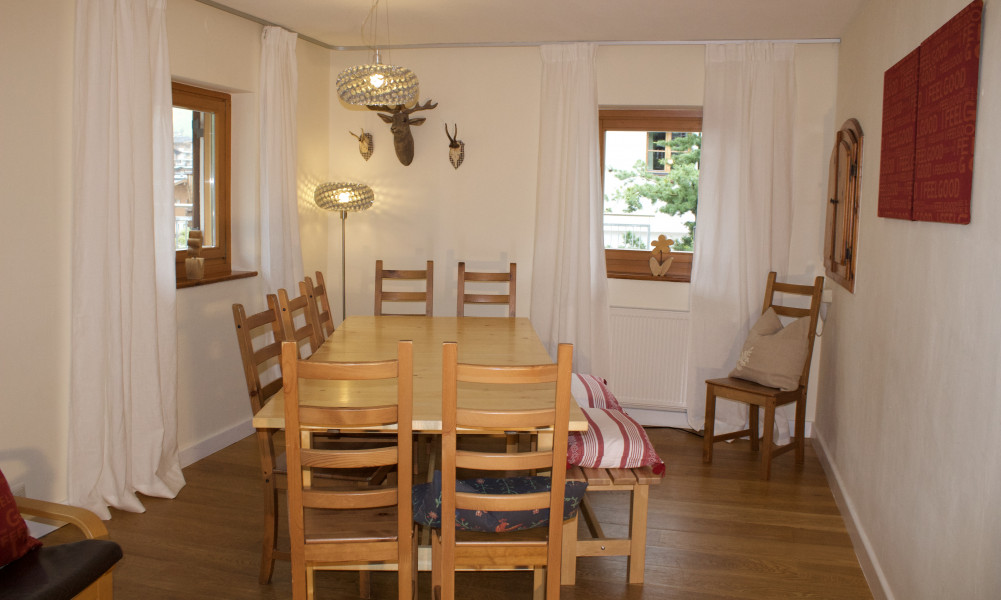 Chalet Gemütlicher Wohnraum mit Essbereich