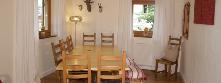 Chalet Gemütlicher Wohnraum mit Essbereich