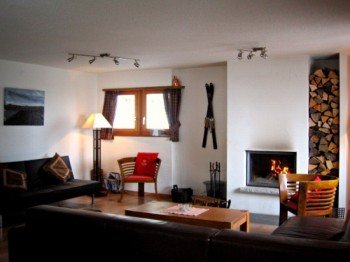 Aufenhaltszimmer mit offene Kamine