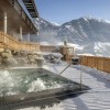 Whirlpool mit Blick auf die Berge.