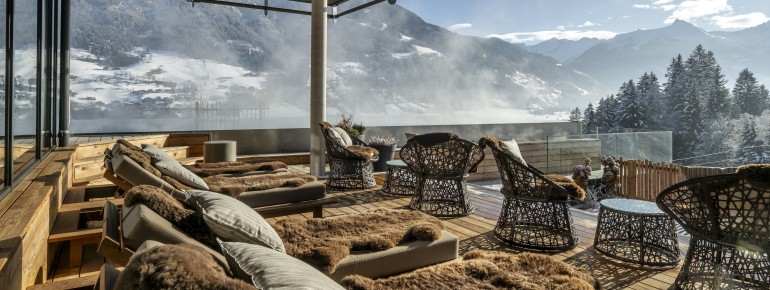 Auf der Terrasse lässt es sich ganzjährig entspannen und Sonne tanken.