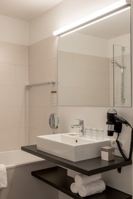 Badezimmer im Doppelzimmer L und Suite L