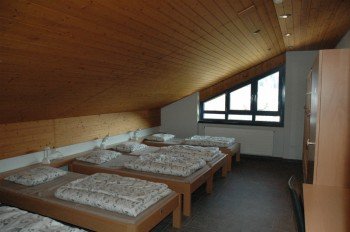 6 Betten-Zimmer im DG