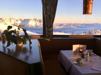 Frühstücken mit Talblick