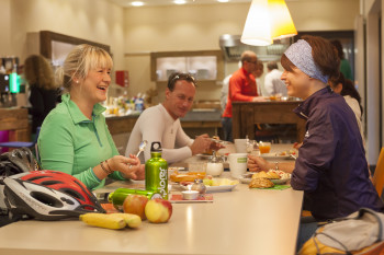 Täglich von 7 bis 10.30 Uhr genießt Du das vitale Frühstücksbuffet in der Explorer Lounge