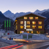 Das Explorer Hotel Montafon bei Nacht
