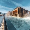 Genieße das wohltuende Wasser der Außenpools.
