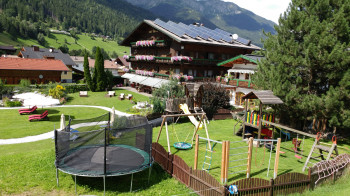 Außen Spielplatz im Garten