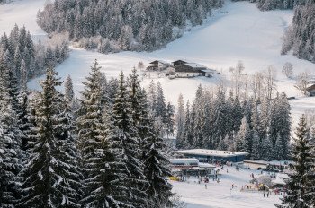 Blick vom Hof auf den Schilift!